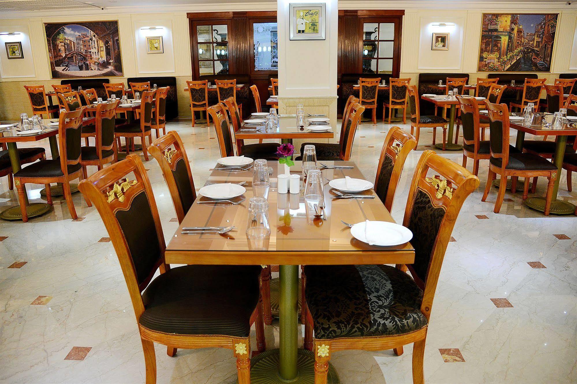 Ramada By Wyndham Amritsar Hotel Exterior photo